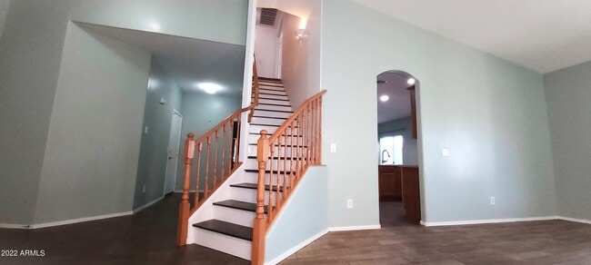 Building Photo - 518 W Black Hawk Pl