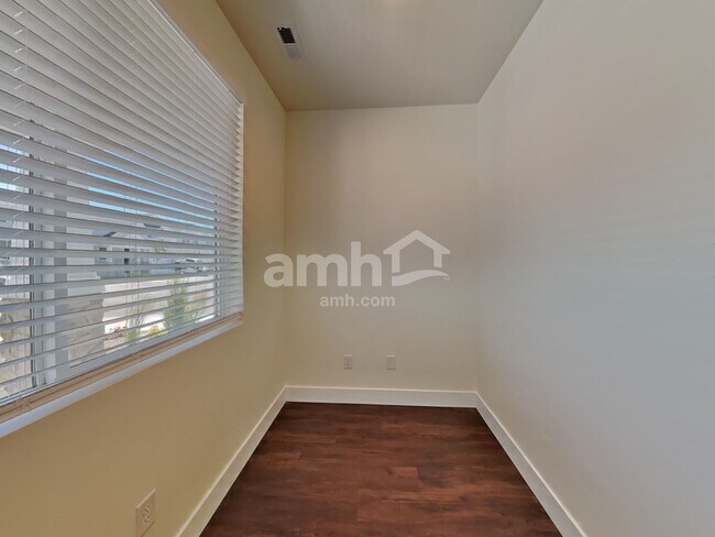 Building Photo - 1405 Alderleaf Ave