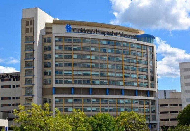 Building Photo - 9407 W Adler St