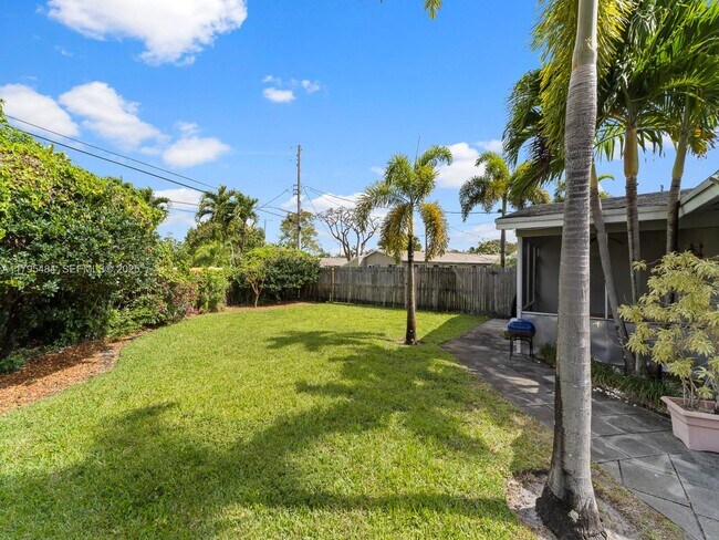 Building Photo - 1761 NE 52nd St