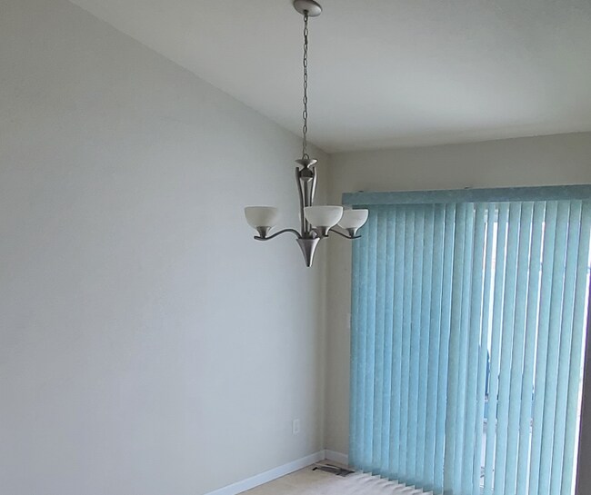 Building Photo - 915 Alta Mae St