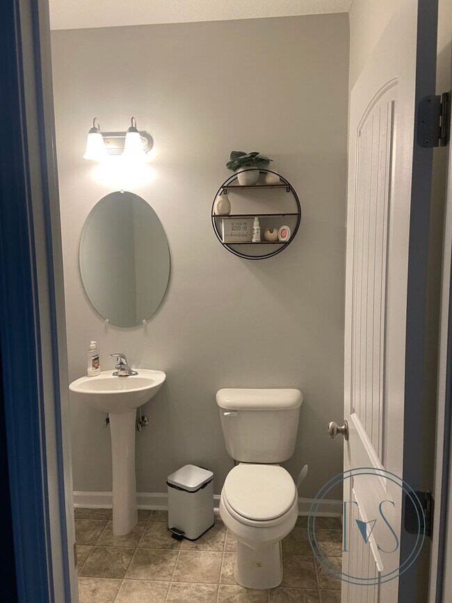 Building Photo - SPRING MOVE-IN SPECIAL AND RATE DROP ALERT...