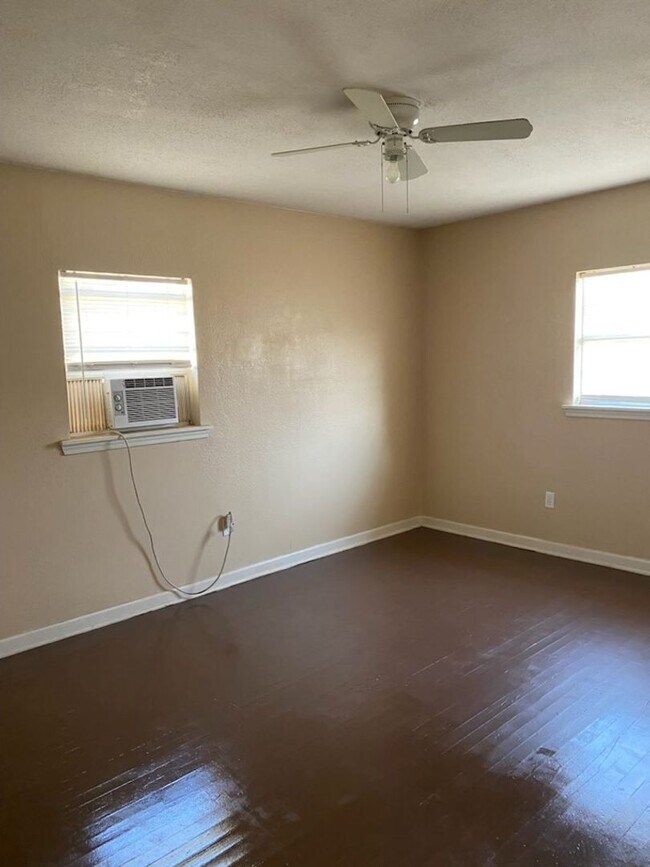 Building Photo - 1109 45th St