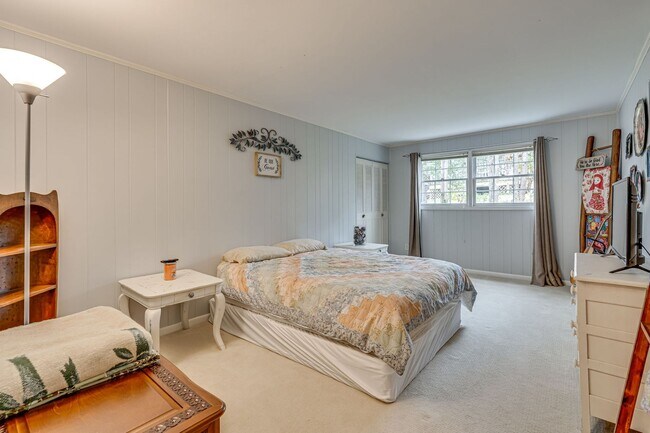 Building Photo - Charming 4 Bed SFH in Alexandria!