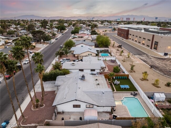 Building Photo - 3992 Chinchilla Ave