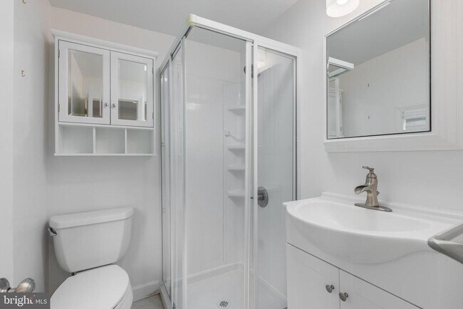 Building Photo - 4226 Ellicott St NW
