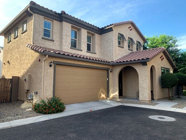 Building Photo - 4 BEDROOM PLUS LOFT, BUILT IN BBQ WITH COMMUNITY POOL