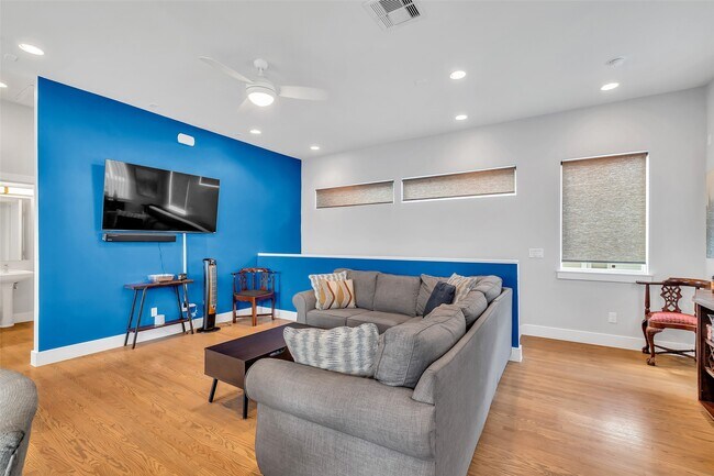 Building Photo - 5021 Nichols St