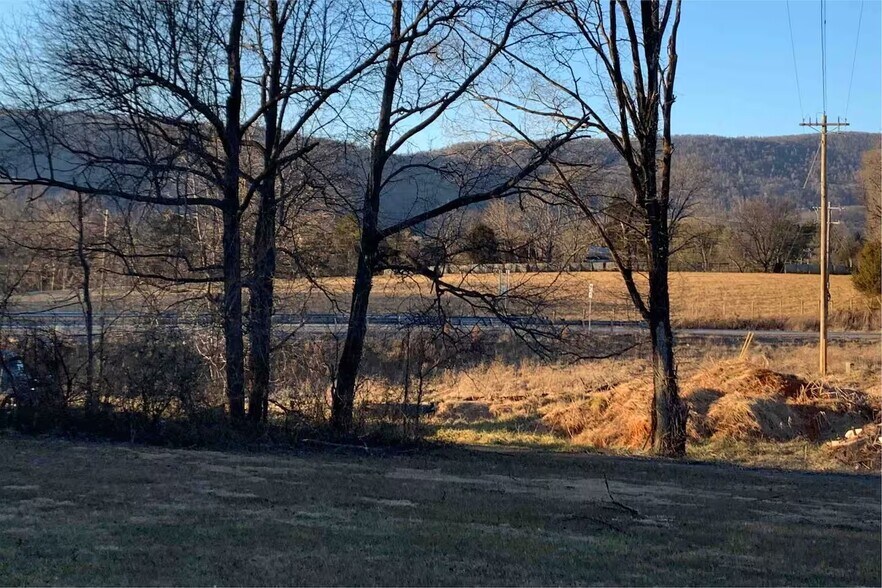 Building Photo - 1867 Avon Rd