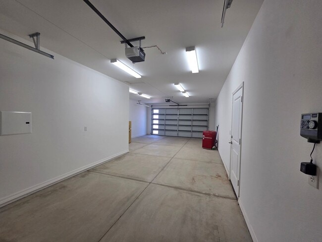 Building Photo - Beautiful new build-Never been lived in with pull through 3 car garage in Fort Mohave AZ