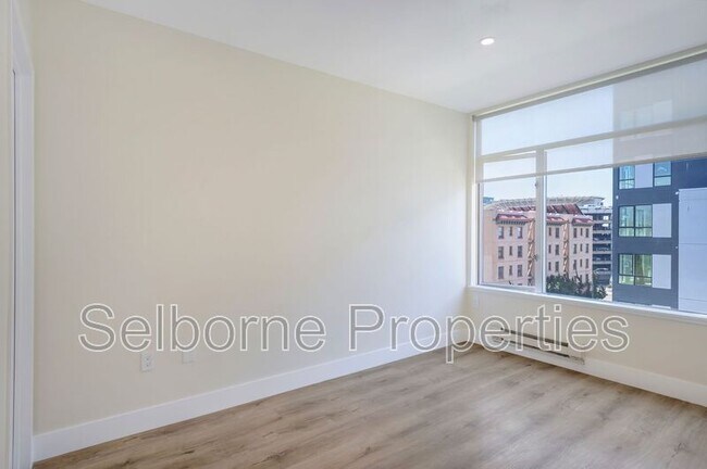 Building Photo - 1401 Jackson St