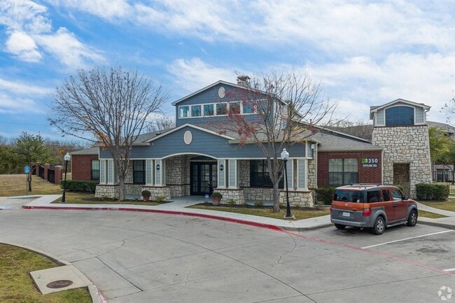 Building Photo - 1350 Skyline Rd