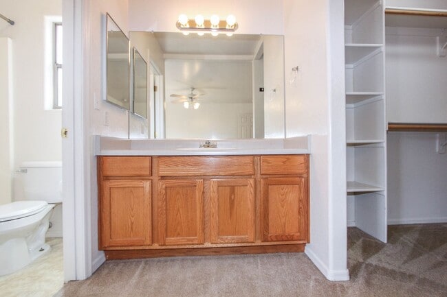 Building Photo - 9611 E Magma Dr