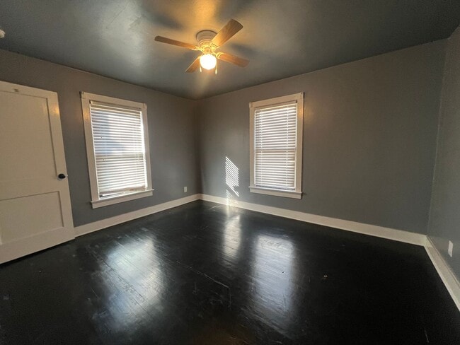 Building Photo - 2 Bedroom and 1 Bath Home