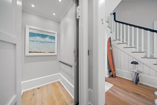 Building Photo - 5525 Jimmy Buffett Mem Hwy