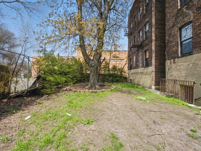 Building Photo - 77 Crescent Ave