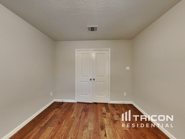 Building Photo - 7432 Durness Dr
