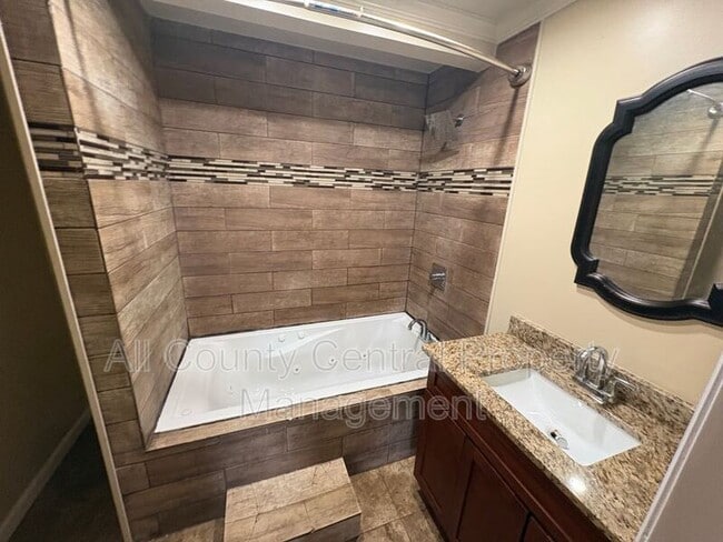 Building Photo - 813 42nd Pl N