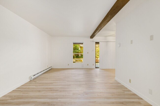 Building Photo - 922 100th Ave NE