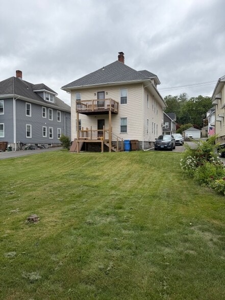 Building Photo - 63 Oak Ave