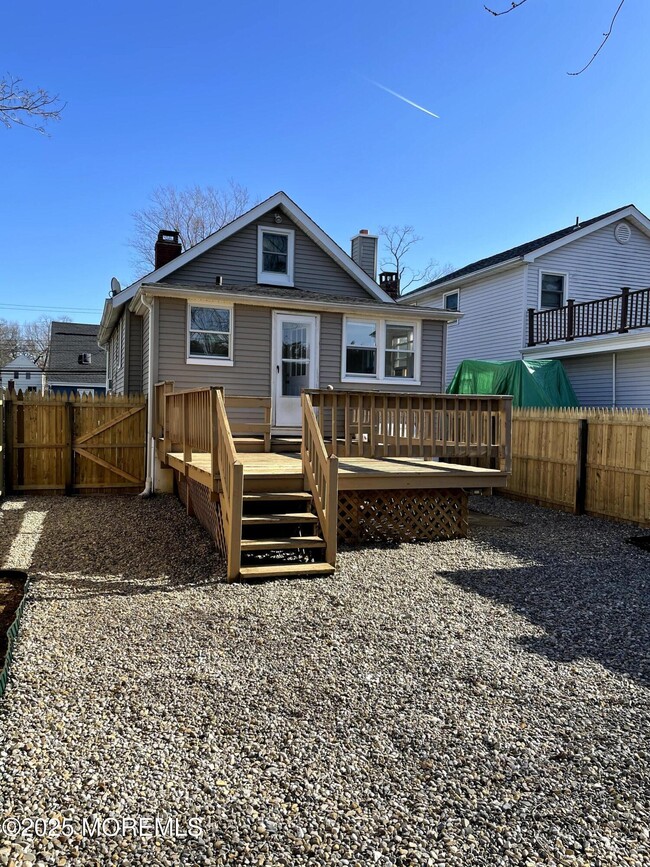 Building Photo - 5 Meadowbrook Ave