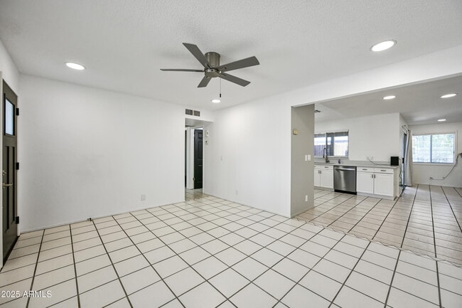 Building Photo - 5833 W John Cabot Rd