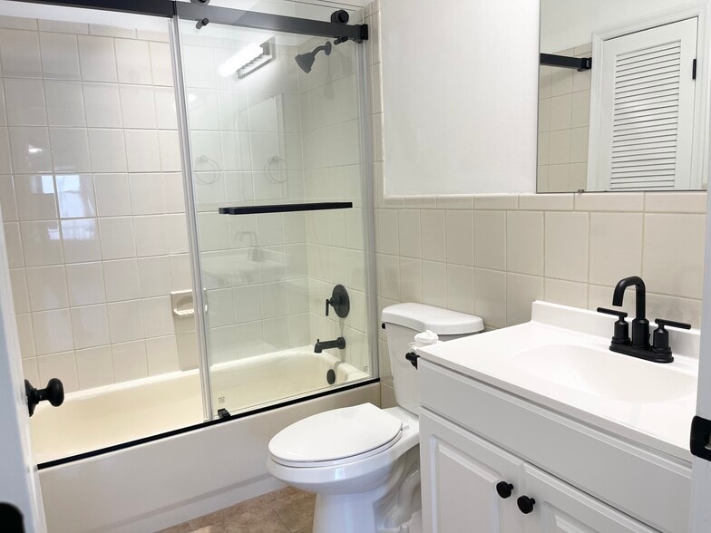 Bath #2 - 162 Vasser Dr