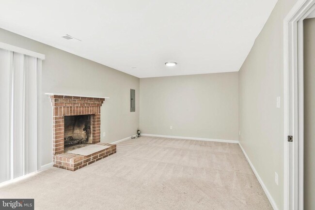 Building Photo - 10257 Friendship Ct