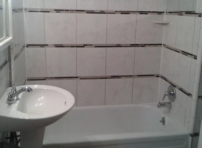 Building Photo - ELEGANT HOME