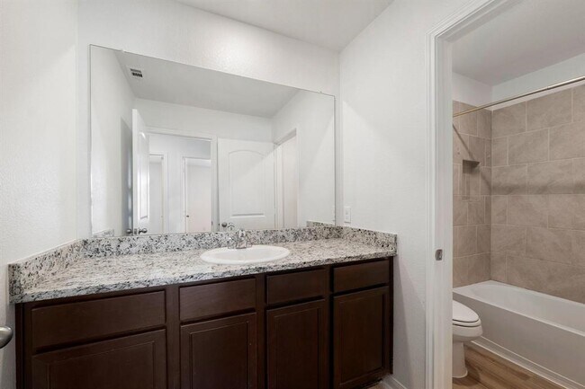 Building Photo - 317 Cres Park Dr