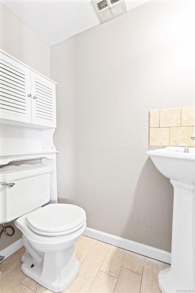 Building Photo - 10 Bartlett Commons