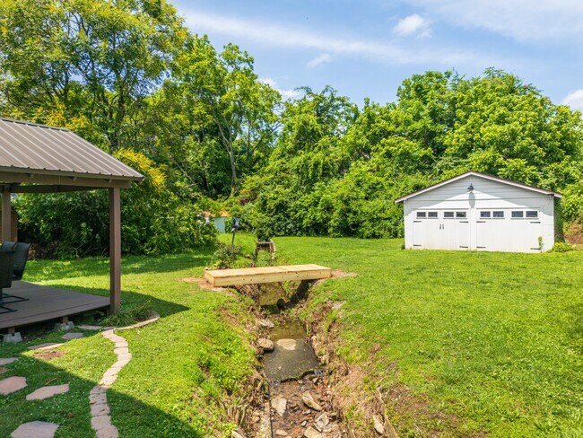 Building Photo - 213 Winchester St