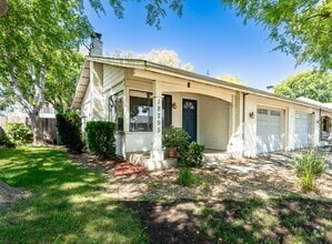 Building Photo - Cute 2 Bedroom Duplex in Great Morgan Hill...