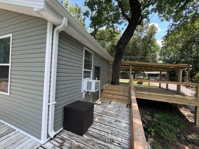 Building Photo - Lake View