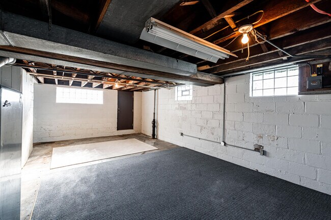 Building Photo - 2411 W Mill Rd