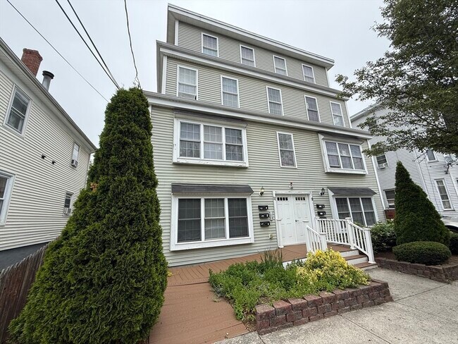 Primary Photo - 11 Everett Ave