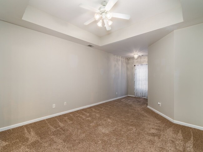 Building Photo - 2 Bedroom 2 Bath Garden Level Condo