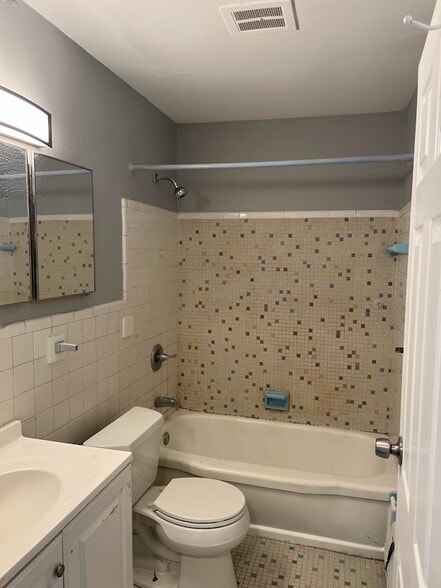 Building Photo - 4846 Yarmouth Pl