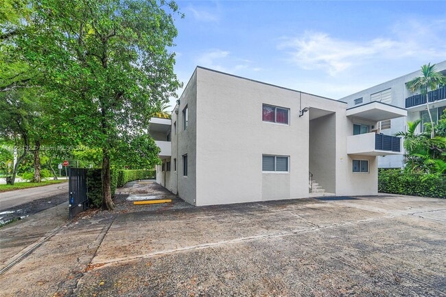 Building Photo - 12101 NE 6th Ave