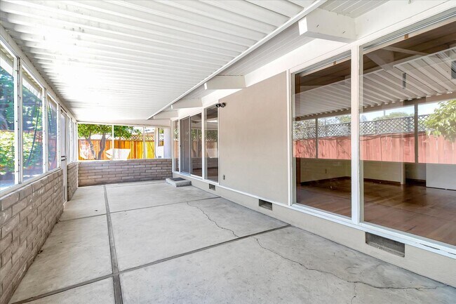 Building Photo - 3 Bedroom 2 Bath Home located in Palo Alto's Palo Verde Neighborhood!