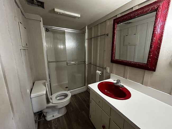 Building Photo - 101 E Lewis Rd