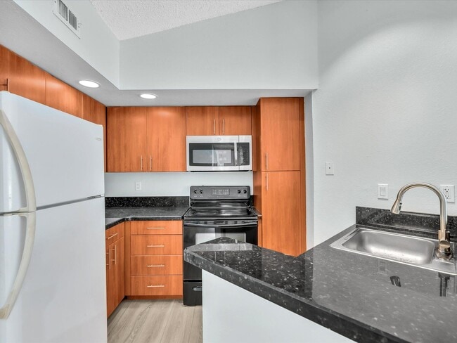 Building Photo - 731 Vista Isles Dr