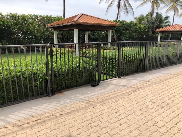 Building Photo - 2625 Collins Ave