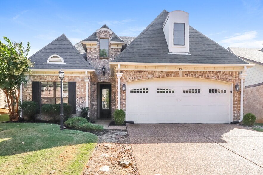 Primary Photo - 300 Garden Springs Dr