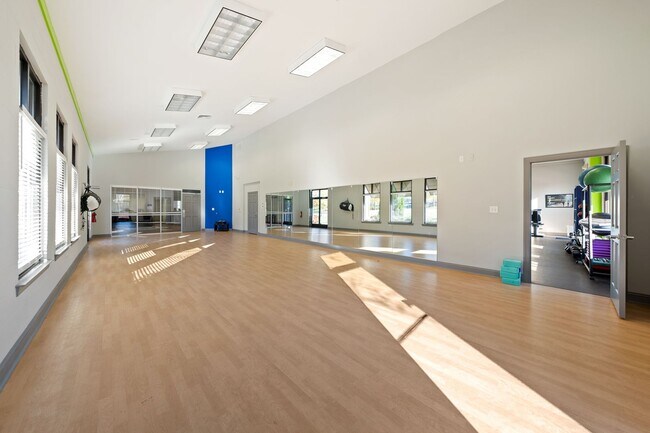 Building Photo - Amazing location in Durham-Pool, Tennis Courts, Gym!