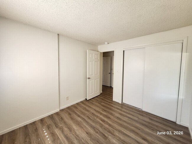 Building Photo - 4456 Buena Vista Dr