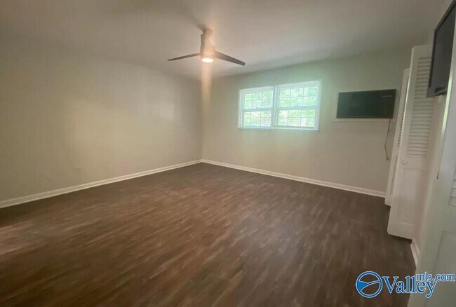 Building Photo - 8033 Navios Dr SE