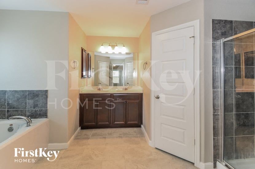 Building Photo - 4818 La Piedra Ln