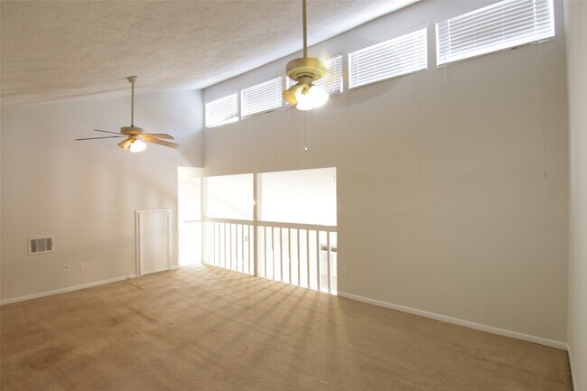 Building Photo - 15127 Grove Gardens Dr