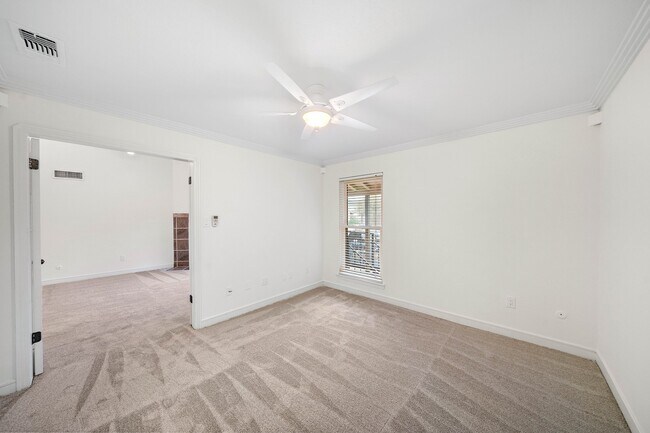 Building Photo - 5711 Sugar Hill Dr